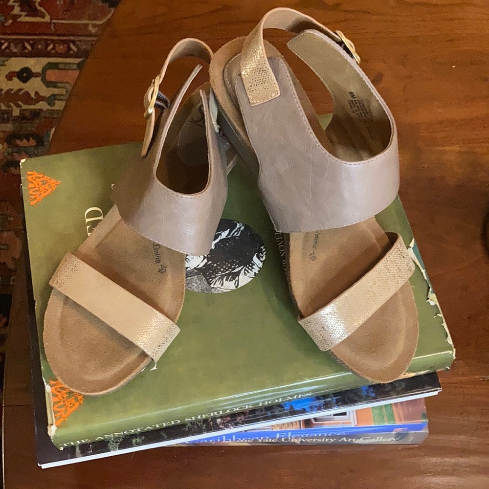 Sofft Tan and Rose gold Leather Wedge Sandals